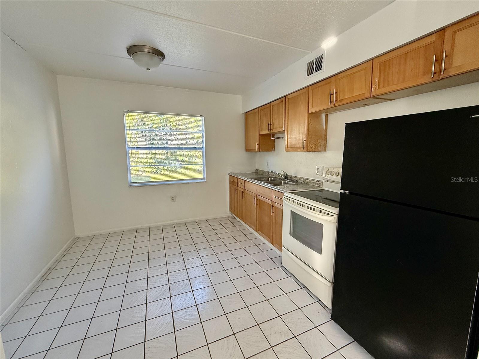 Image 4 of 17 For 716 Michigan Court 2