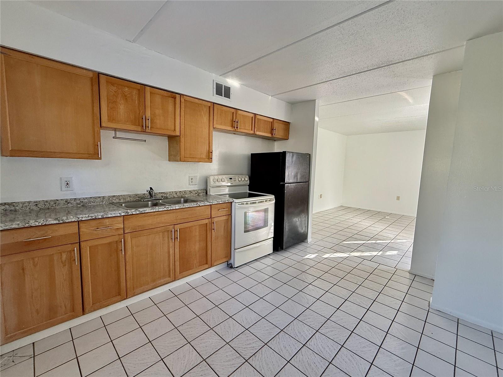 Image 5 of 17 For 716 Michigan Court 2