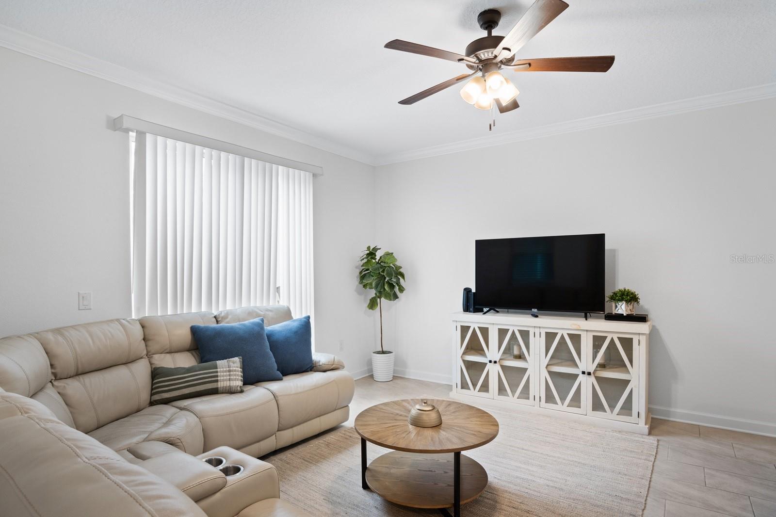 Image 14 of 41 For 1042 Splash Shot Place