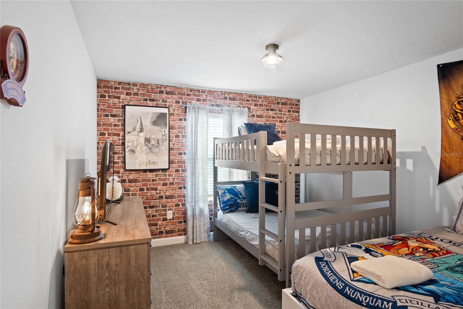 Image 22 of 41 For 1042 Splash Shot Place