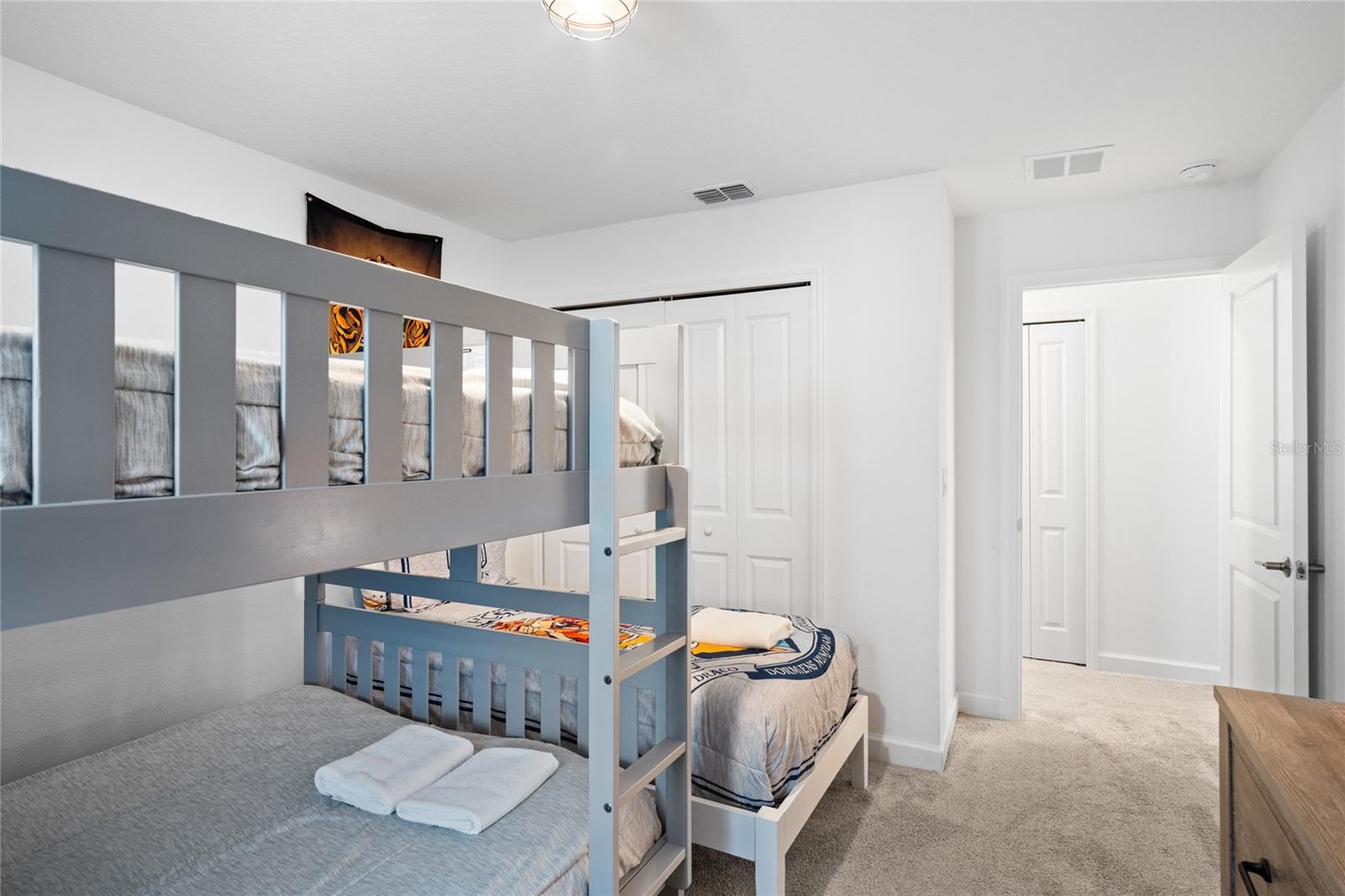 Image 23 of 41 For 1042 Splash Shot Place