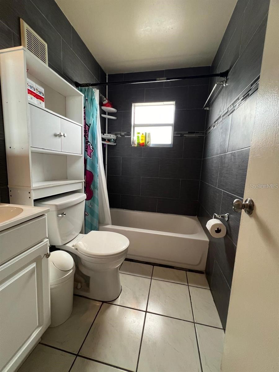 Image 18 of 45 For 1100 Calanda Avenue