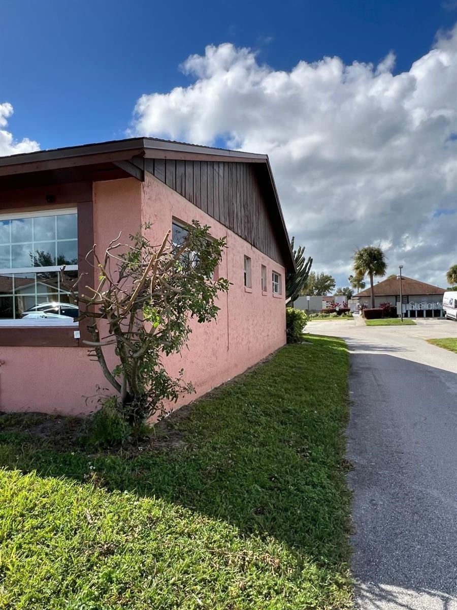 Image 6 of 45 For 1100 Calanda Avenue