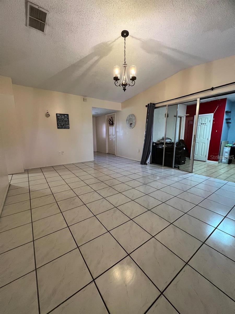 Image 7 of 45 For 1100 Calanda Avenue