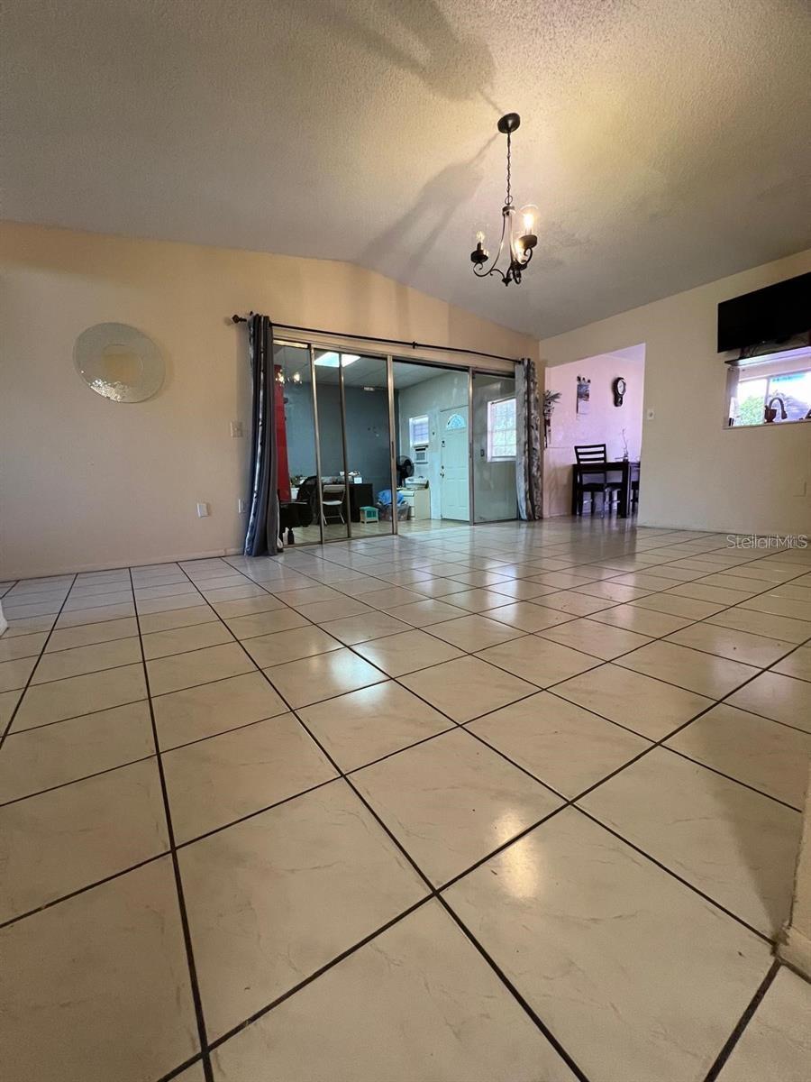 Image 9 of 45 For 1100 Calanda Avenue