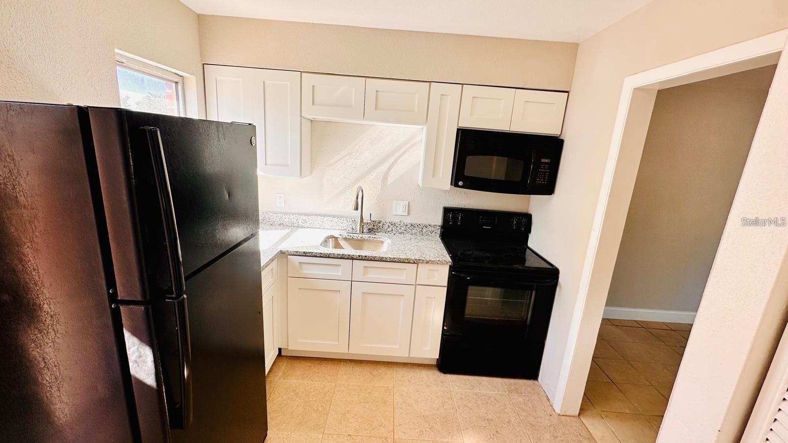 Image 3 of 8 For 390 Haines Boulevard 7