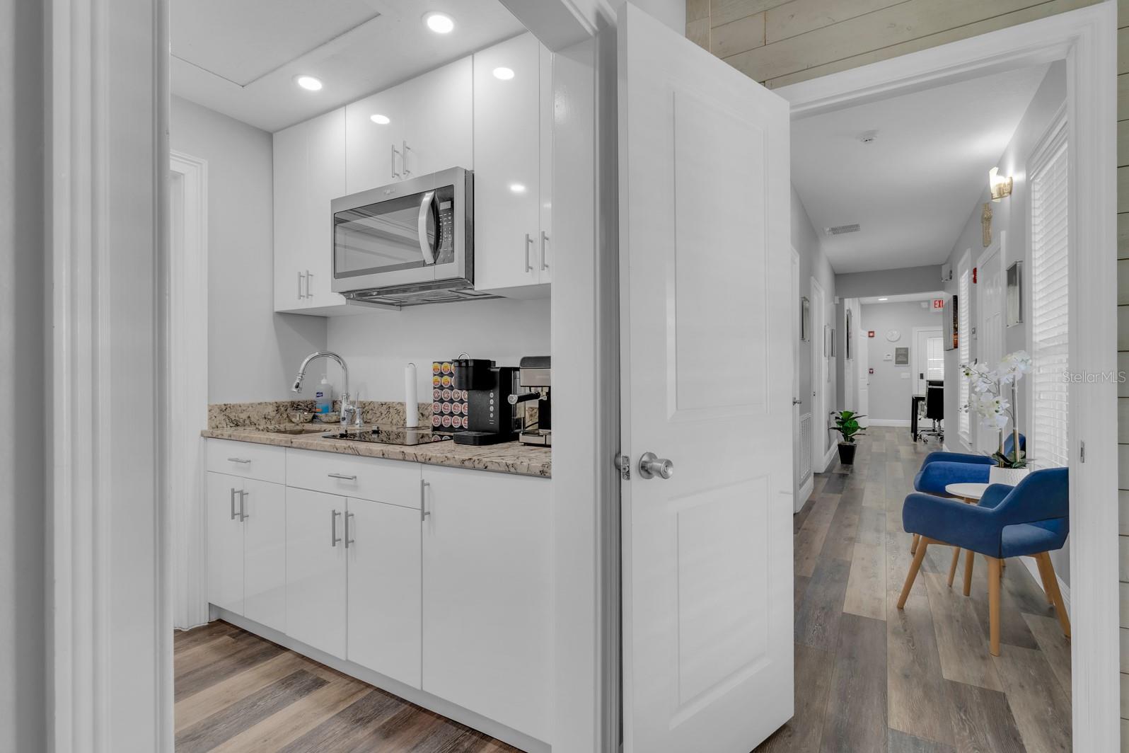 Image 11 of 40 For 702 Mabbette Street