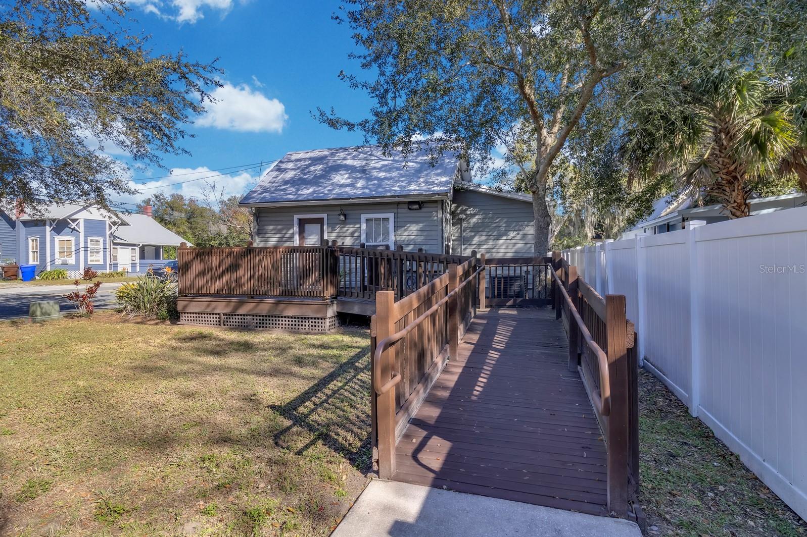 Image 34 of 40 For 702 Mabbette Street