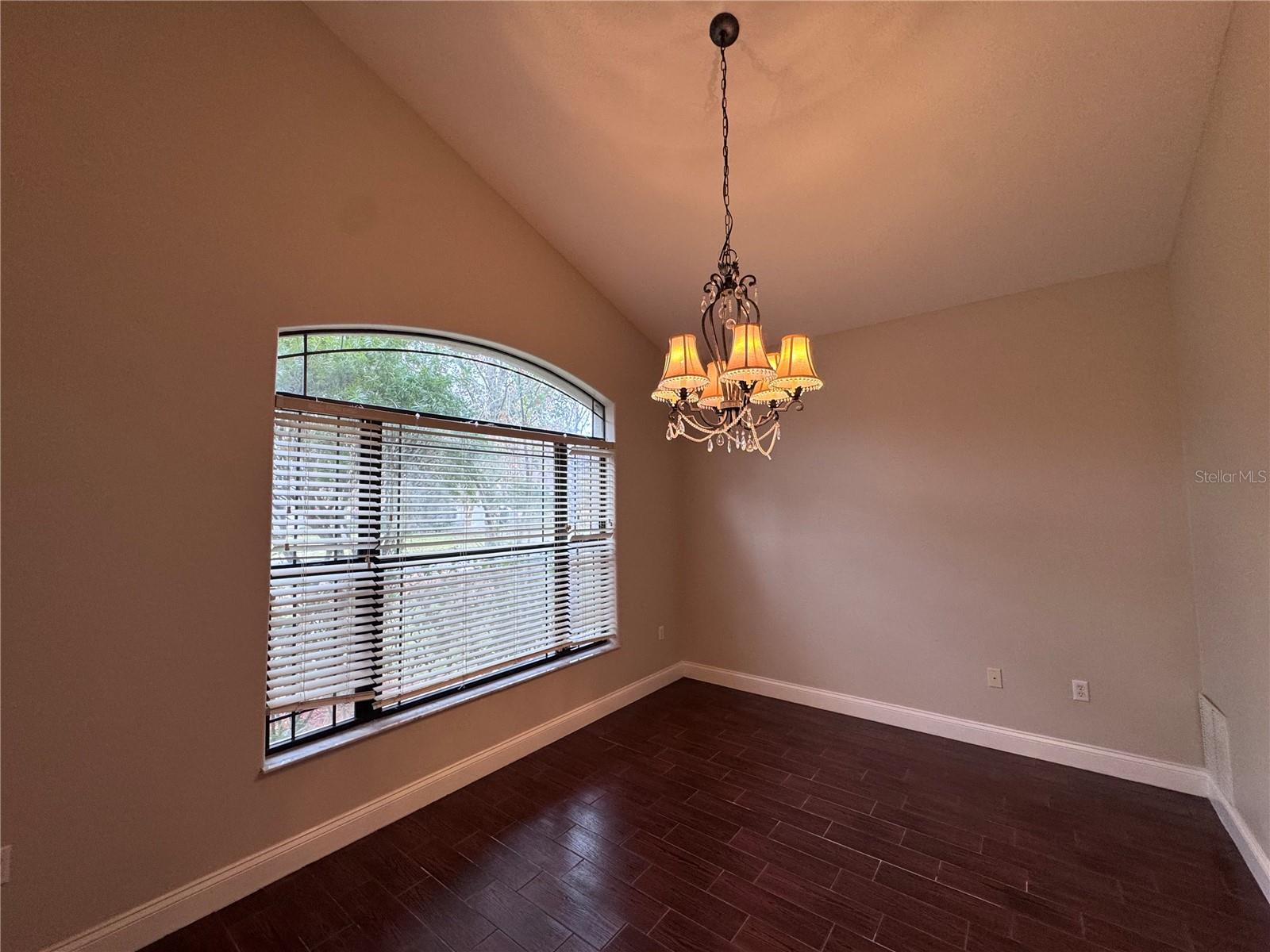 Image 10 of 30 For 4924 Raylene Way