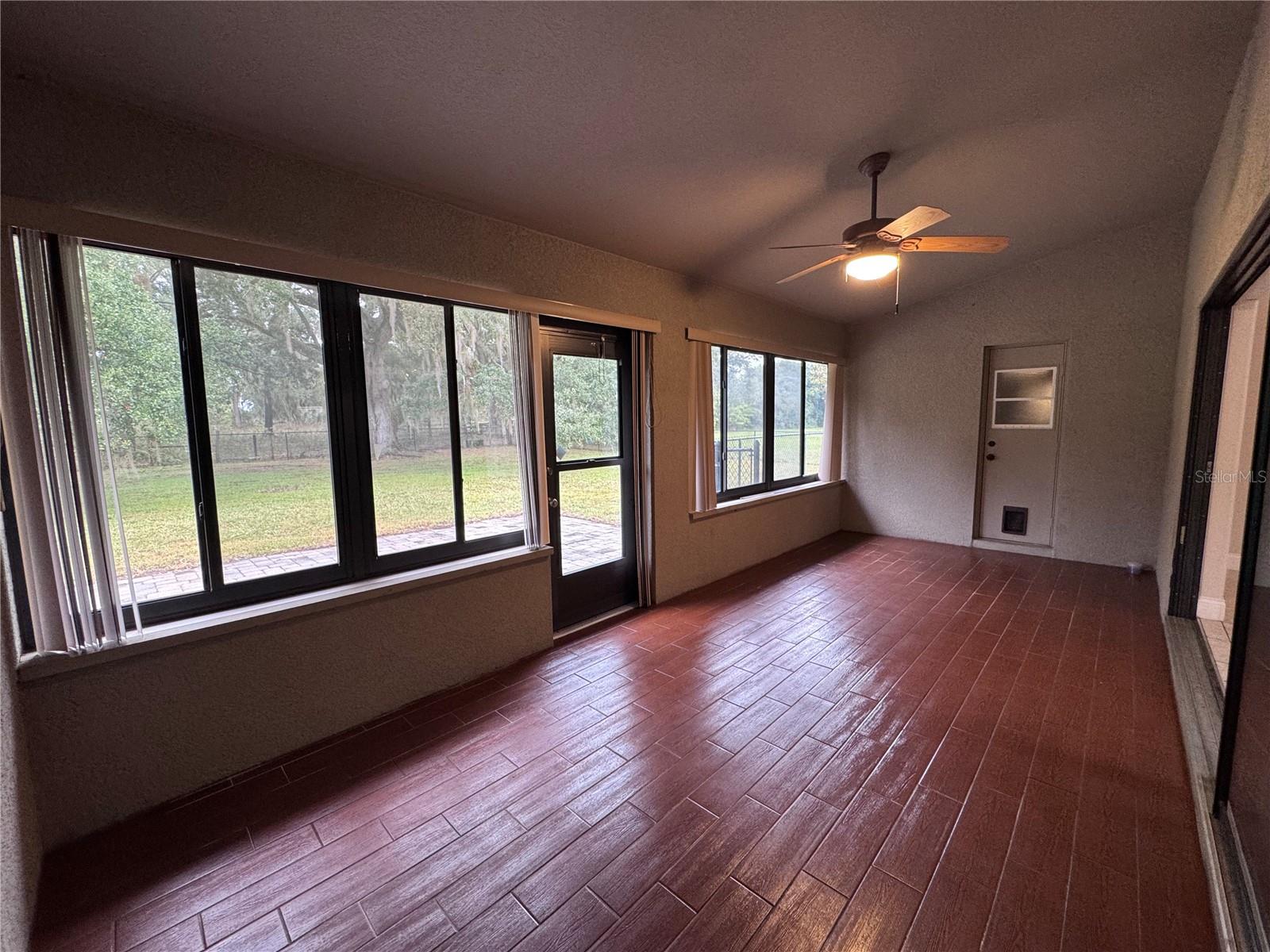 Image 21 of 30 For 4924 Raylene Way