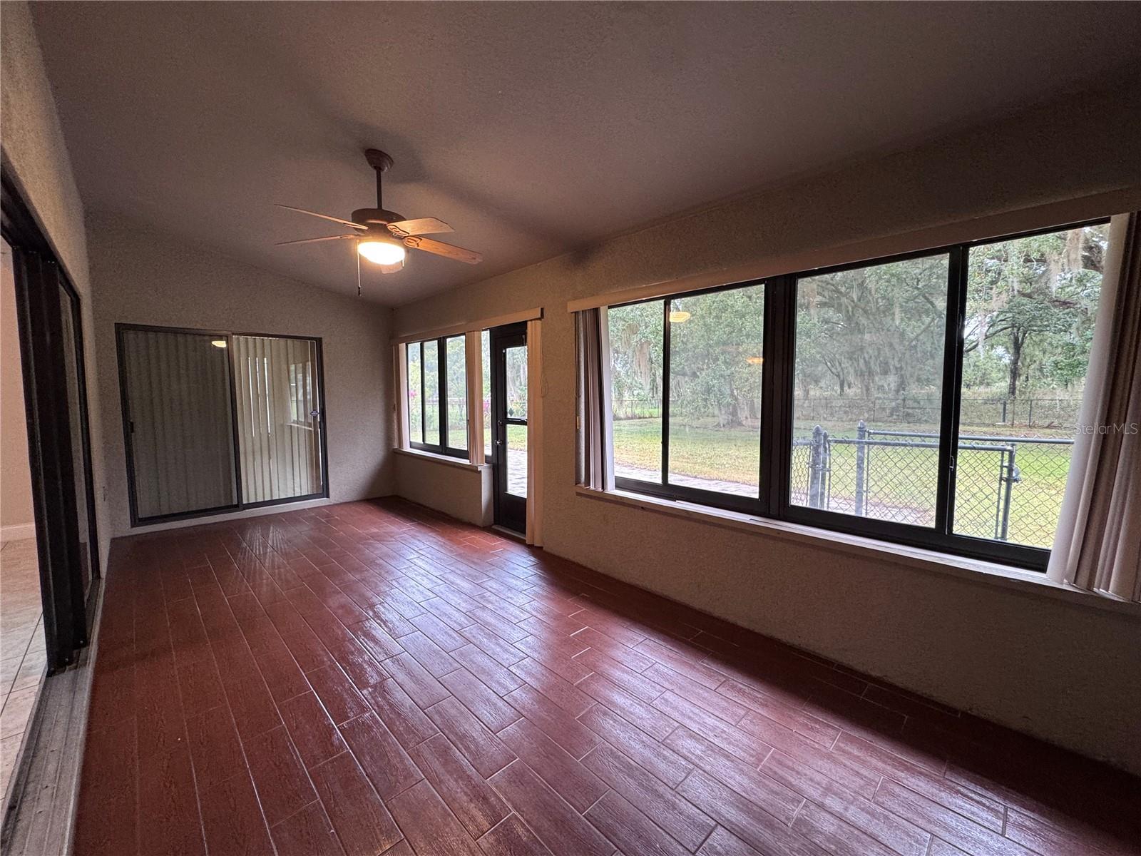 Image 22 of 30 For 4924 Raylene Way