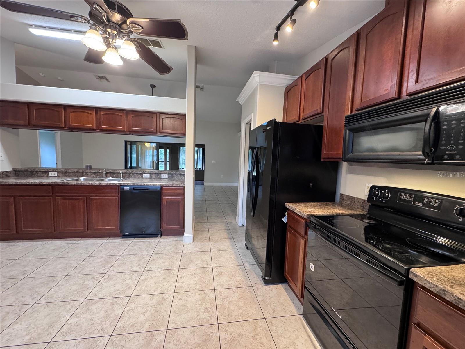 Image 5 of 30 For 4924 Raylene Way