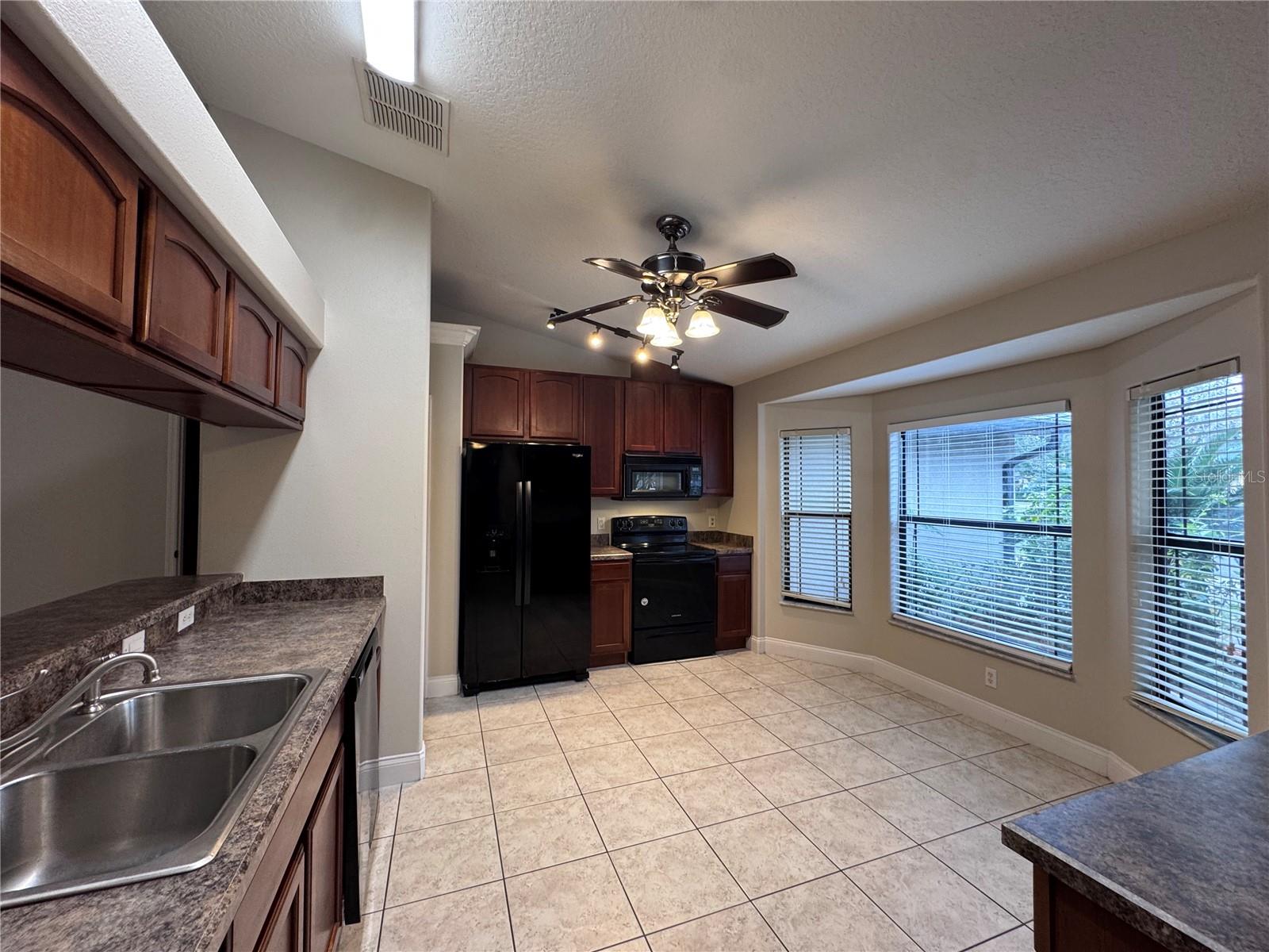 Image 6 of 30 For 4924 Raylene Way