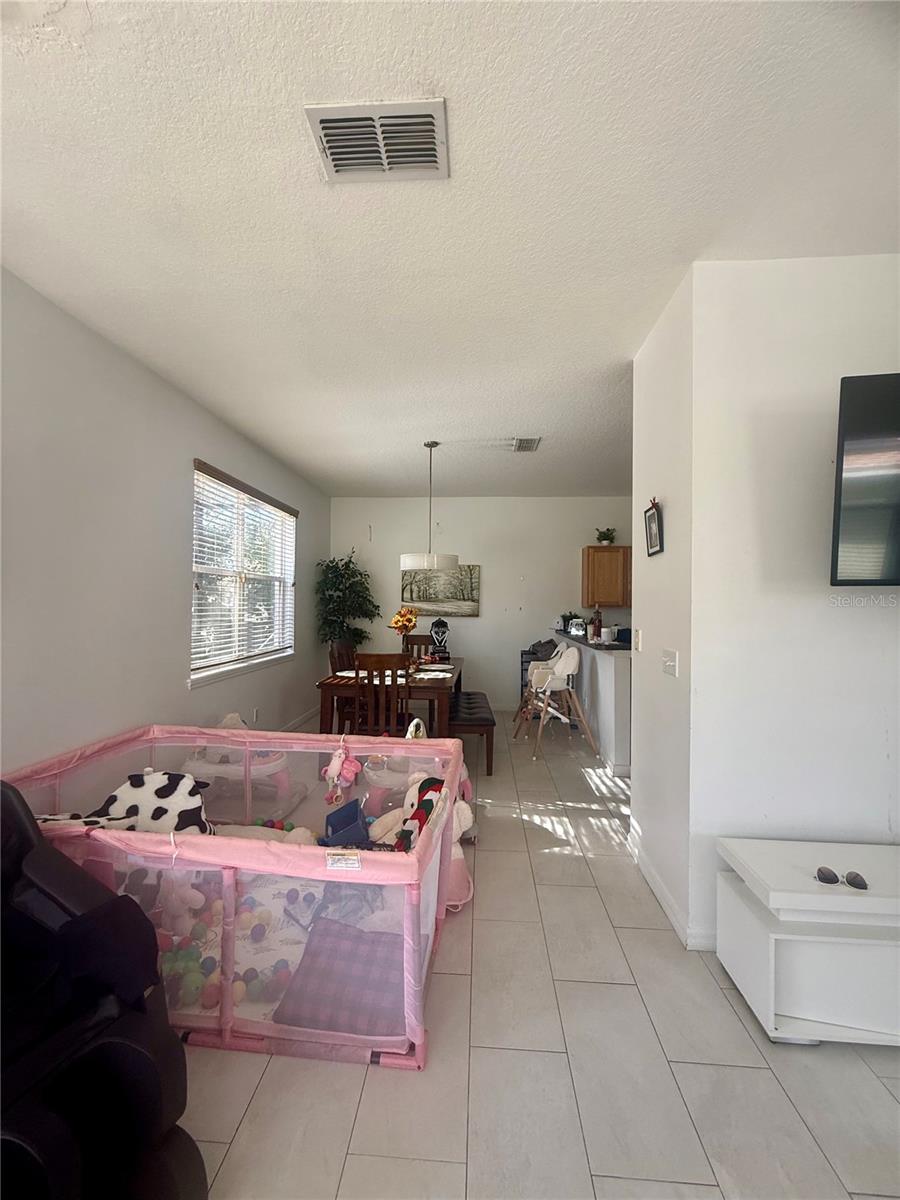 Image 5 of 19 For 1008 Royal Ridge Drive