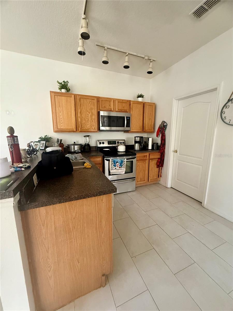 Image 8 of 19 For 1008 Royal Ridge Drive