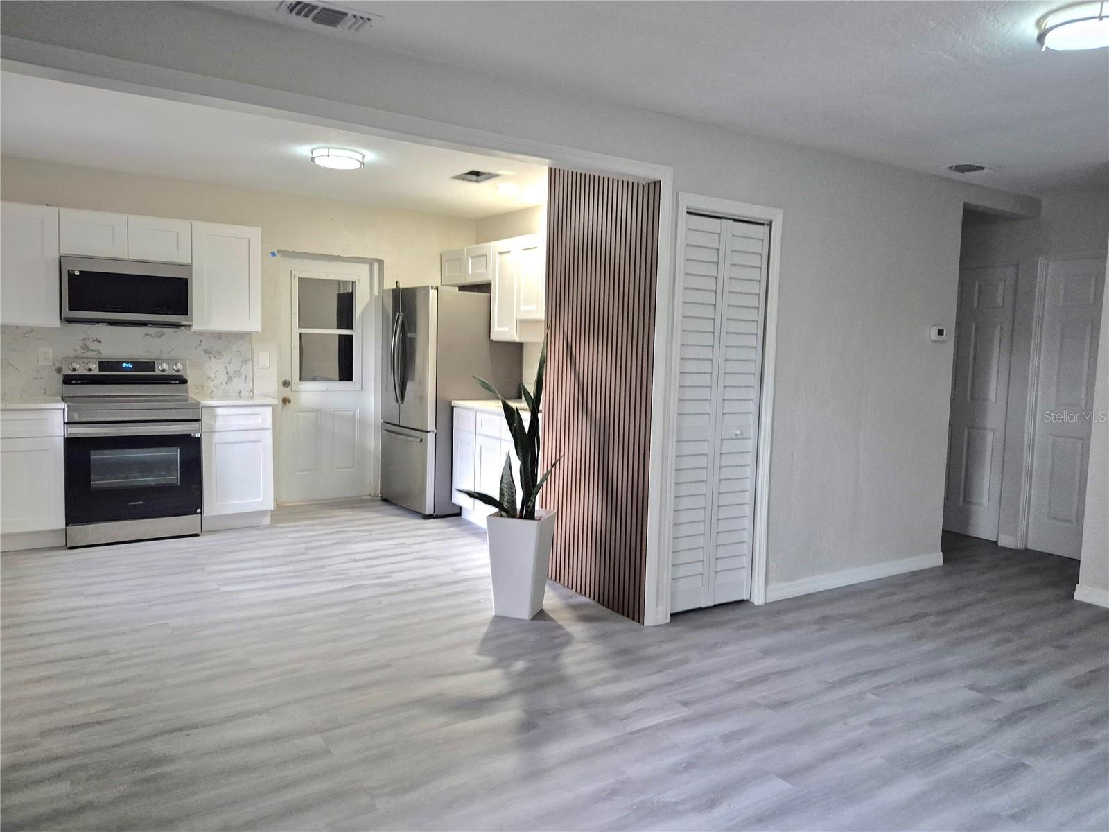 Image 5 of 13 For 618 Aurora Street