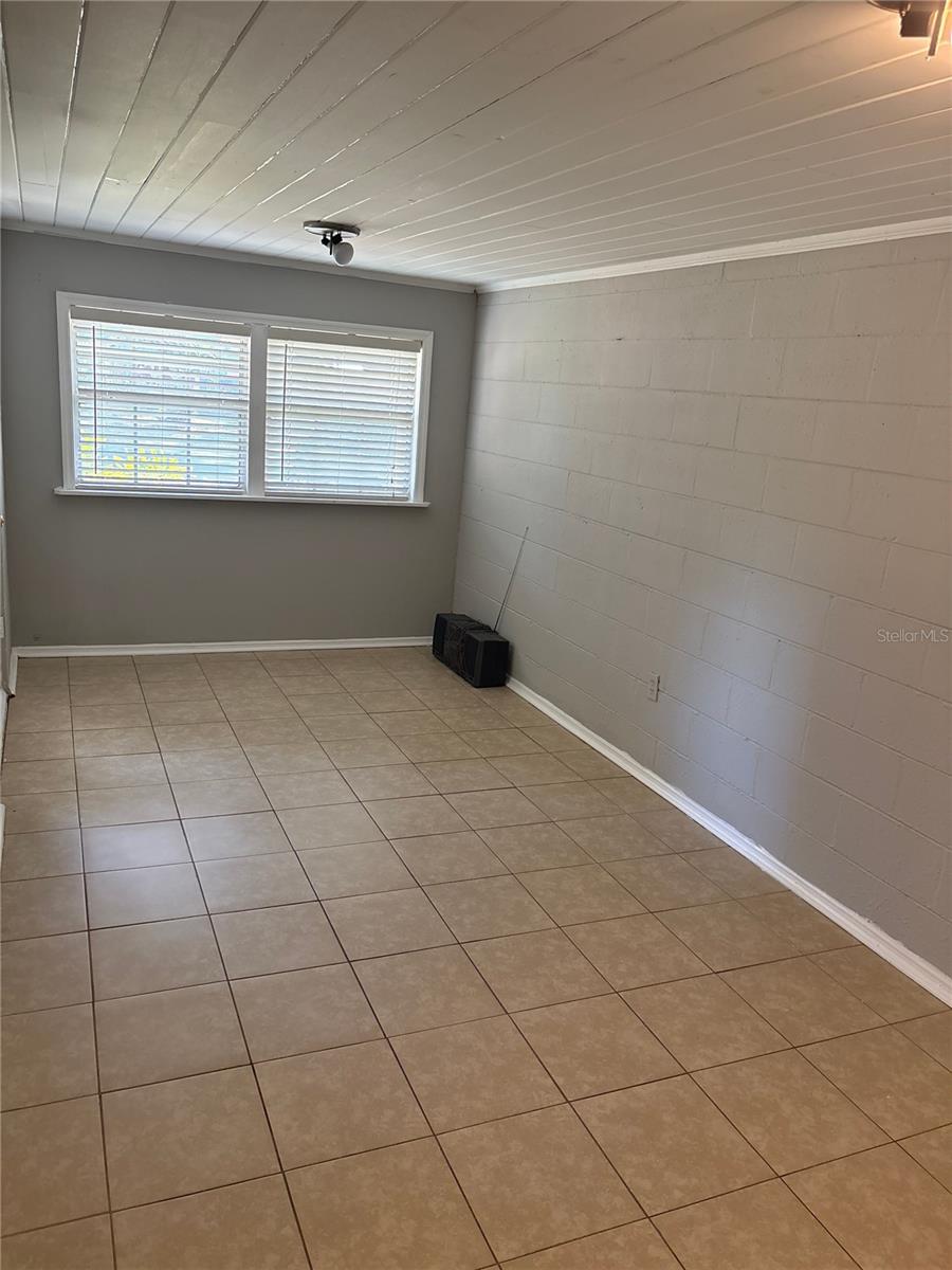 Image 10 of 16 For 802 Huntington Place