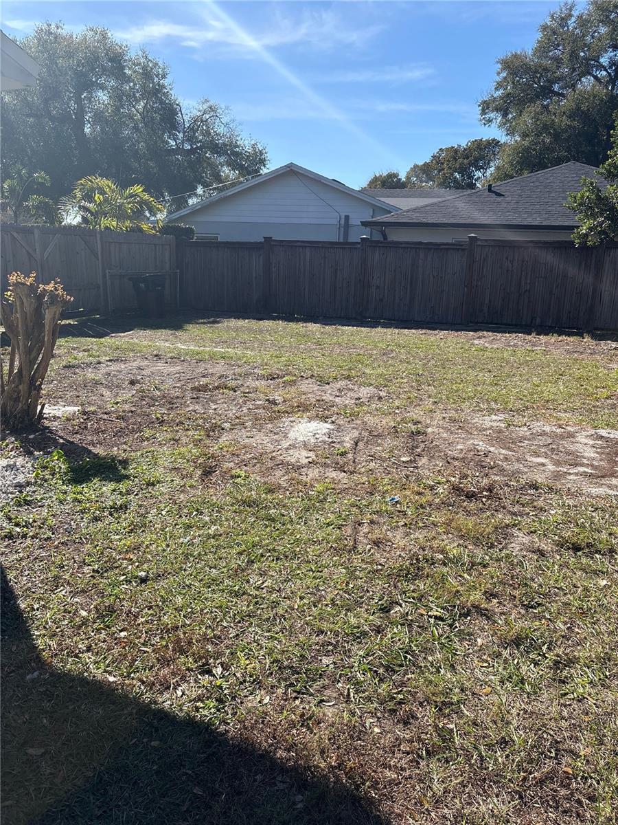 Image 15 of 16 For 802 Huntington Place