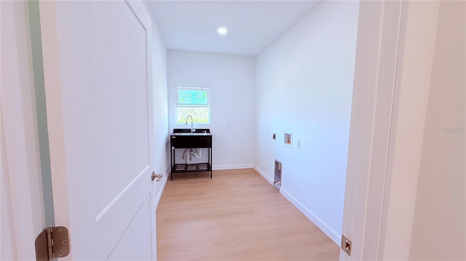 Image 9 of 16 For 660 Seneca Drive Nw