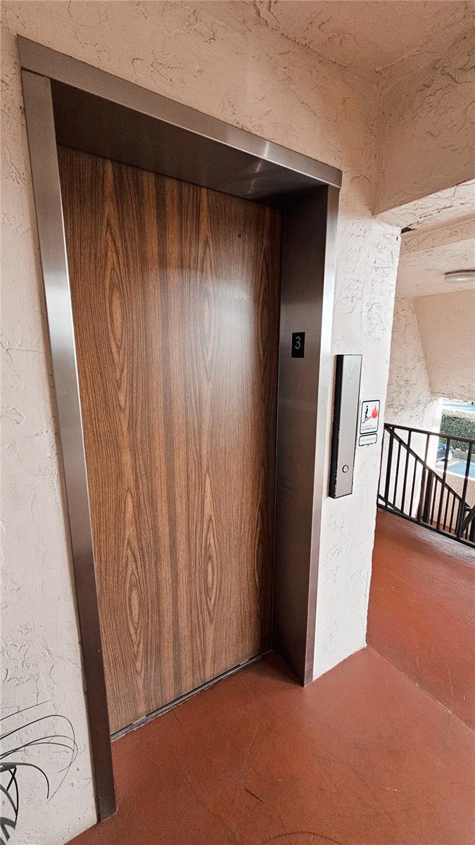 Image 15 of 53 For 8901 Hollybrook Blvd  304