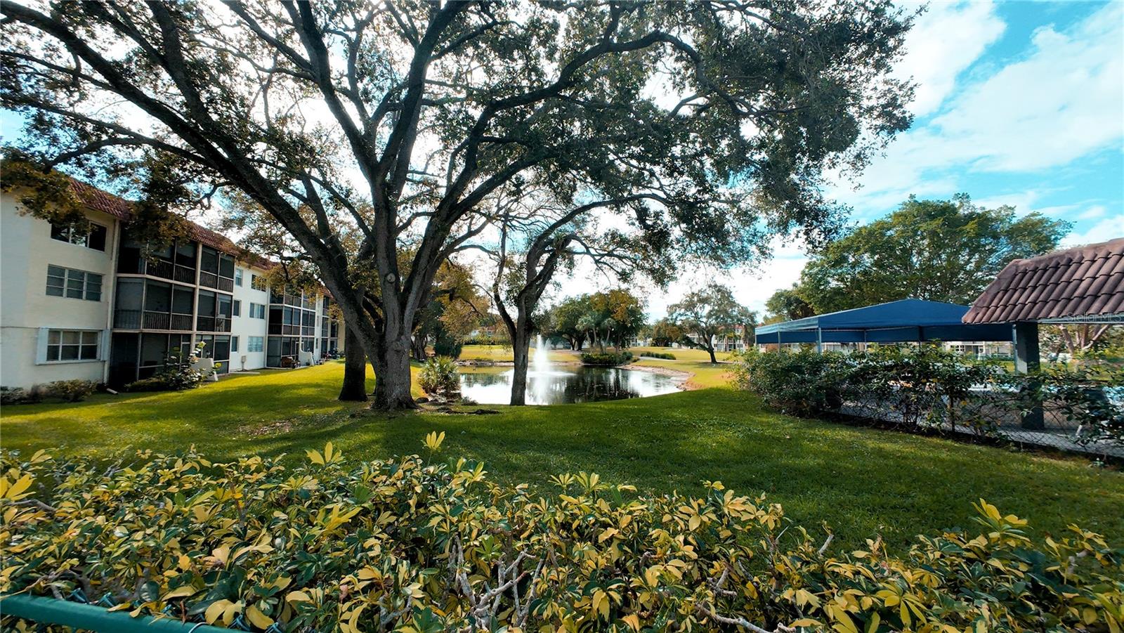 Image 17 of 53 For 8901 Hollybrook Blvd  304