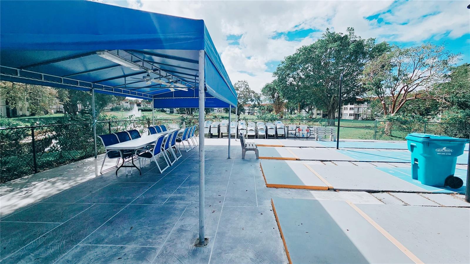 Image 23 of 53 For 8901 Hollybrook Blvd  304