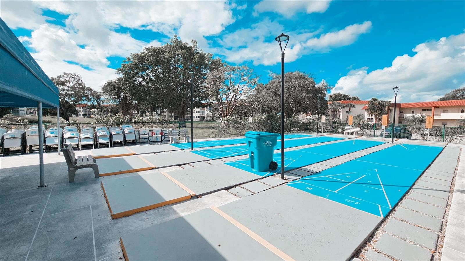 Image 24 of 53 For 8901 Hollybrook Blvd  304