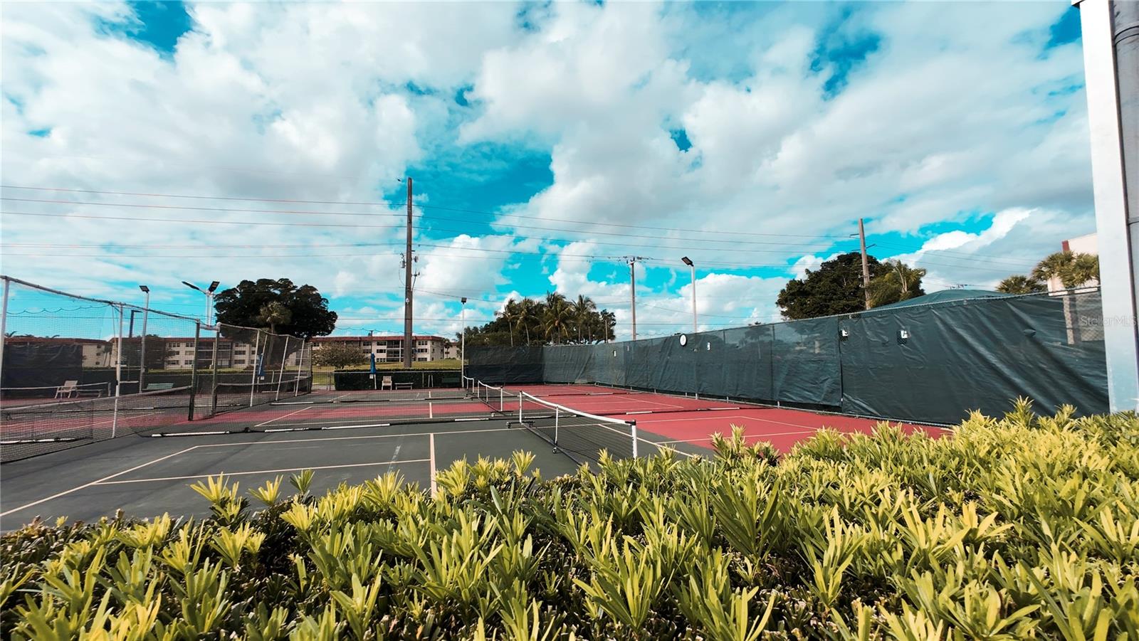 Image 28 of 53 For 8901 Hollybrook Blvd  304