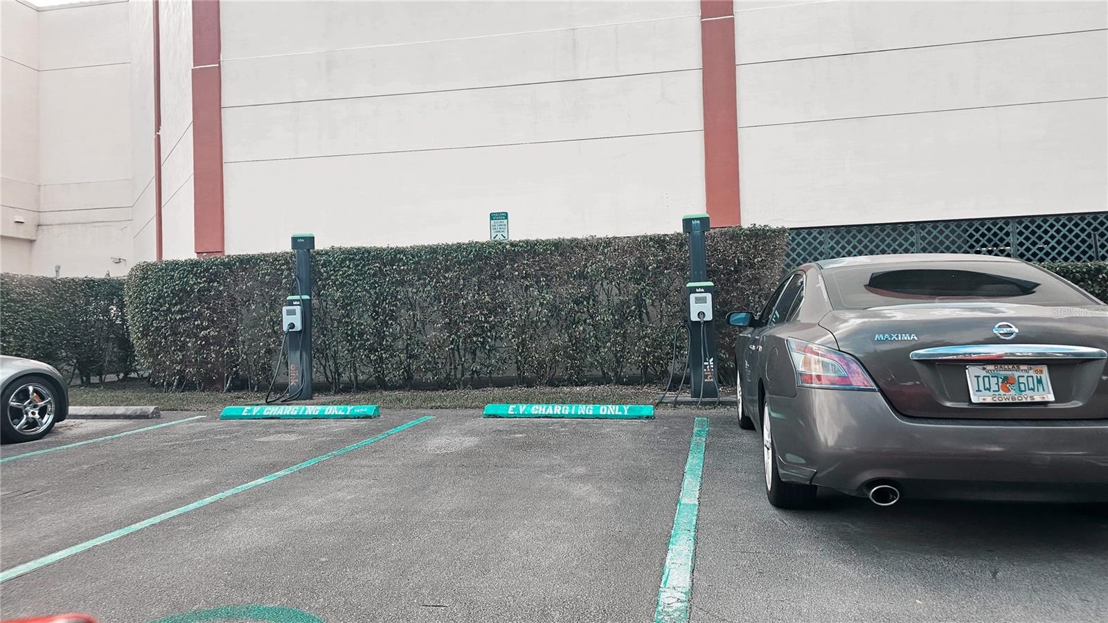 Image 33 of 53 For 8901 Hollybrook Blvd  304