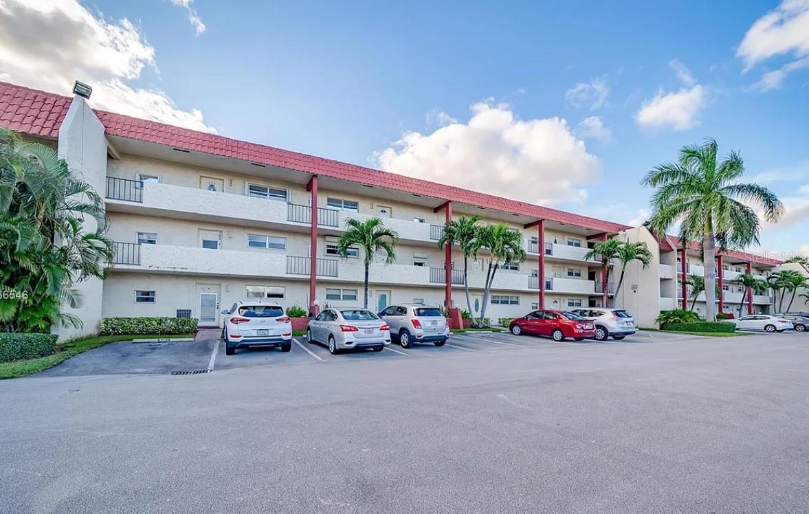 Image 36 of 53 For 8901 Hollybrook Blvd  304