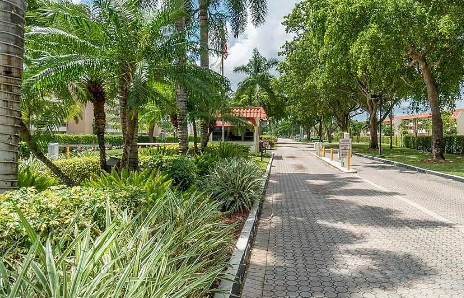 Image 50 of 53 For 8901 Hollybrook Blvd  304