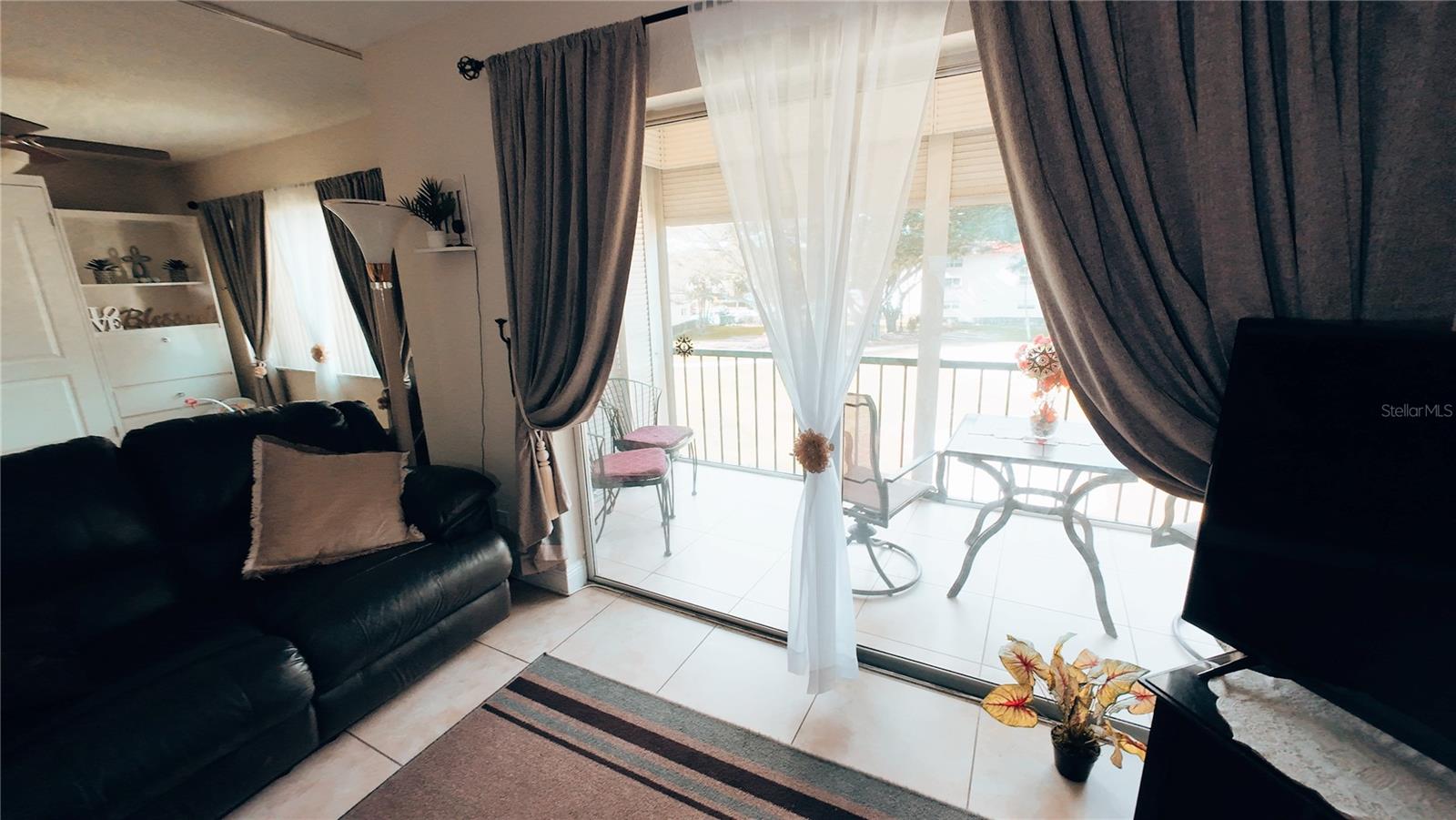 Image 9 of 53 For 8901 Hollybrook Blvd  304