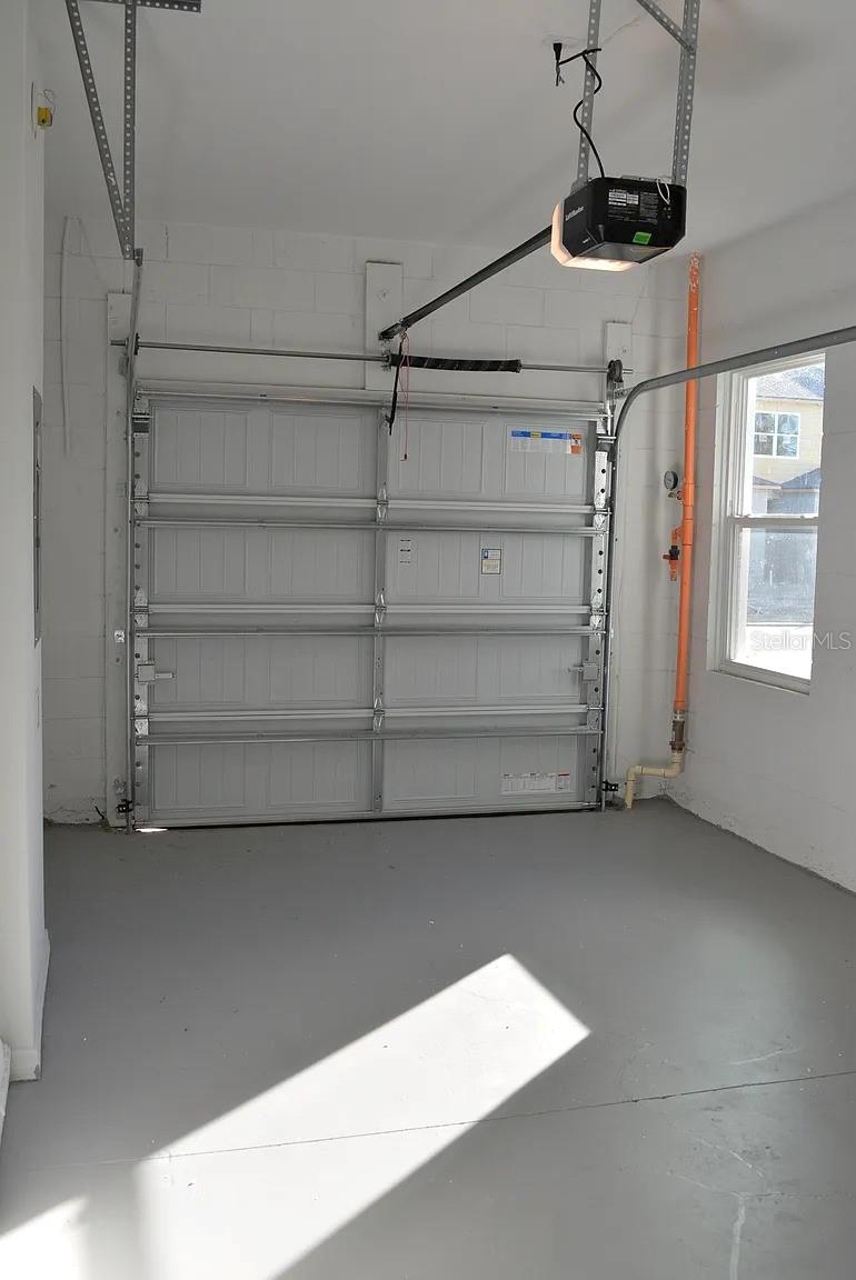 Image 2 of 6 For 3261 Merton Alley