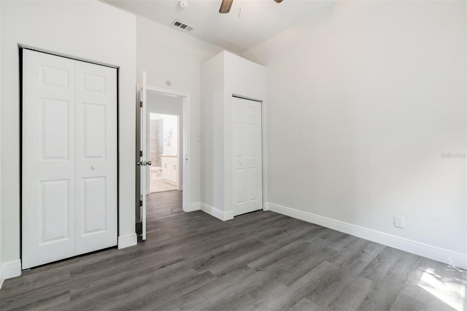 Image 18 of 23 For 703 Lake Avenue