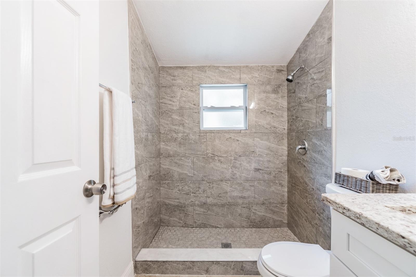 Image 21 of 23 For 703 Lake Avenue