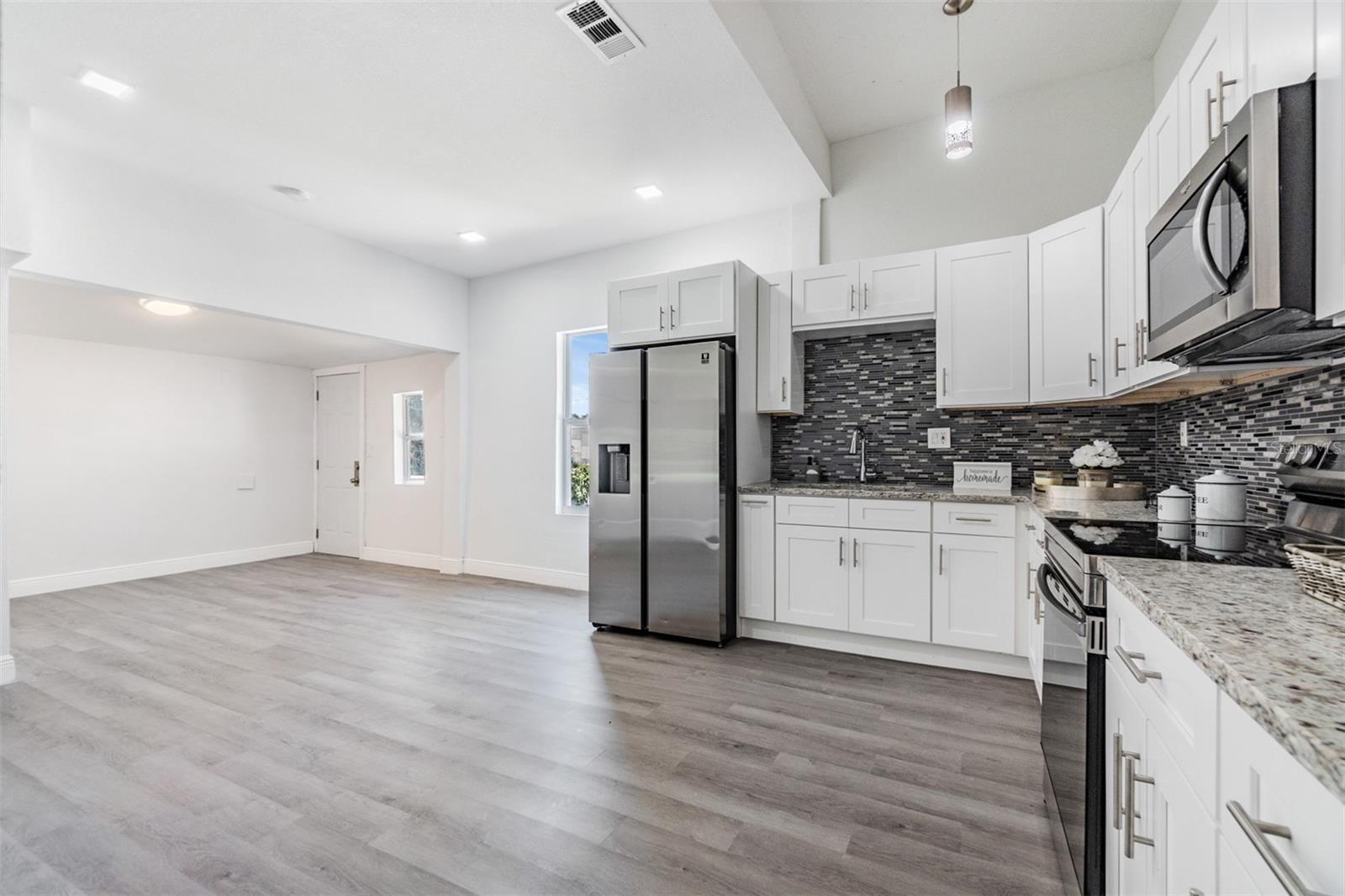 Image 7 of 23 For 703 Lake Avenue