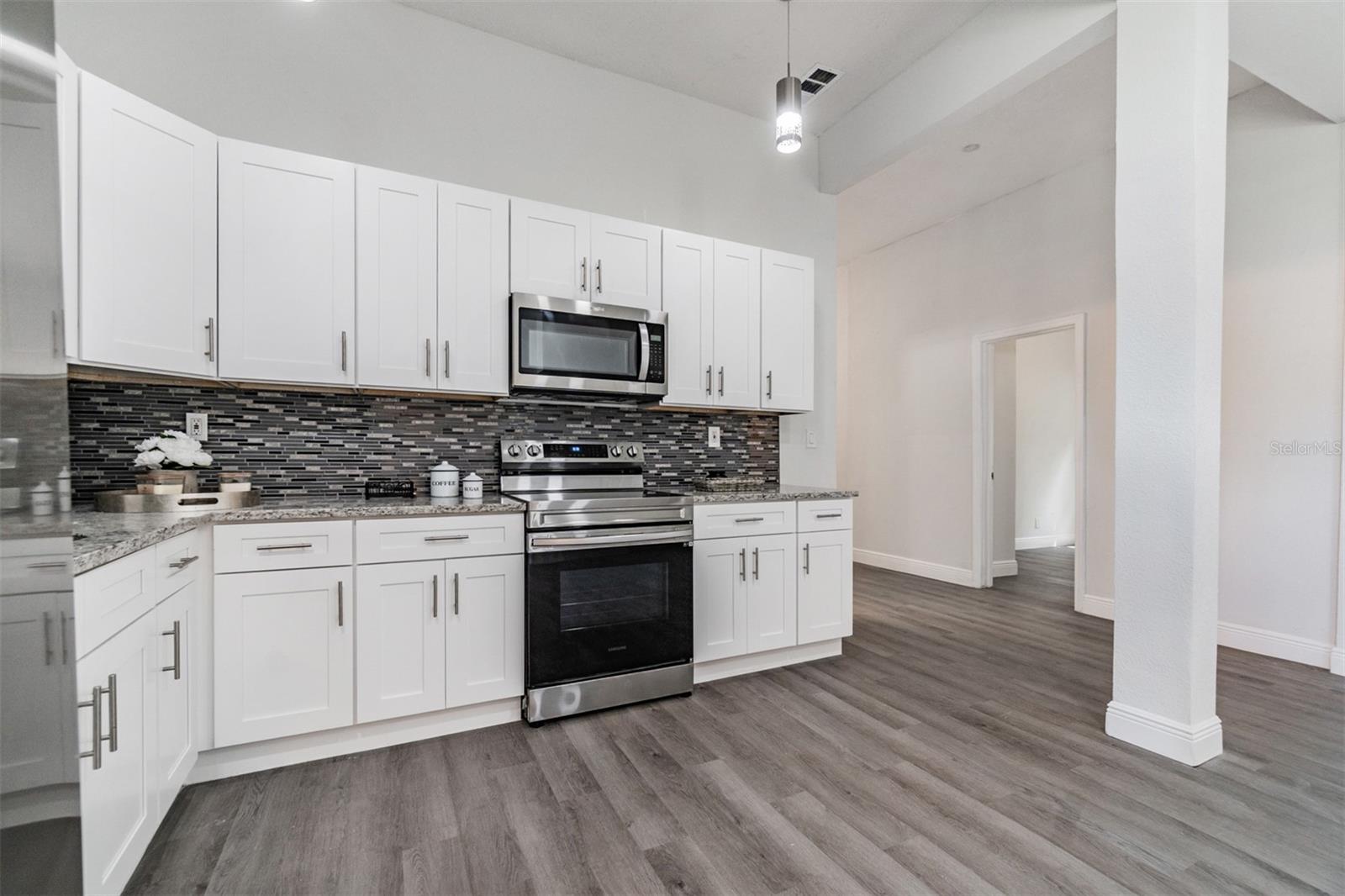 Image 9 of 23 For 703 Lake Avenue