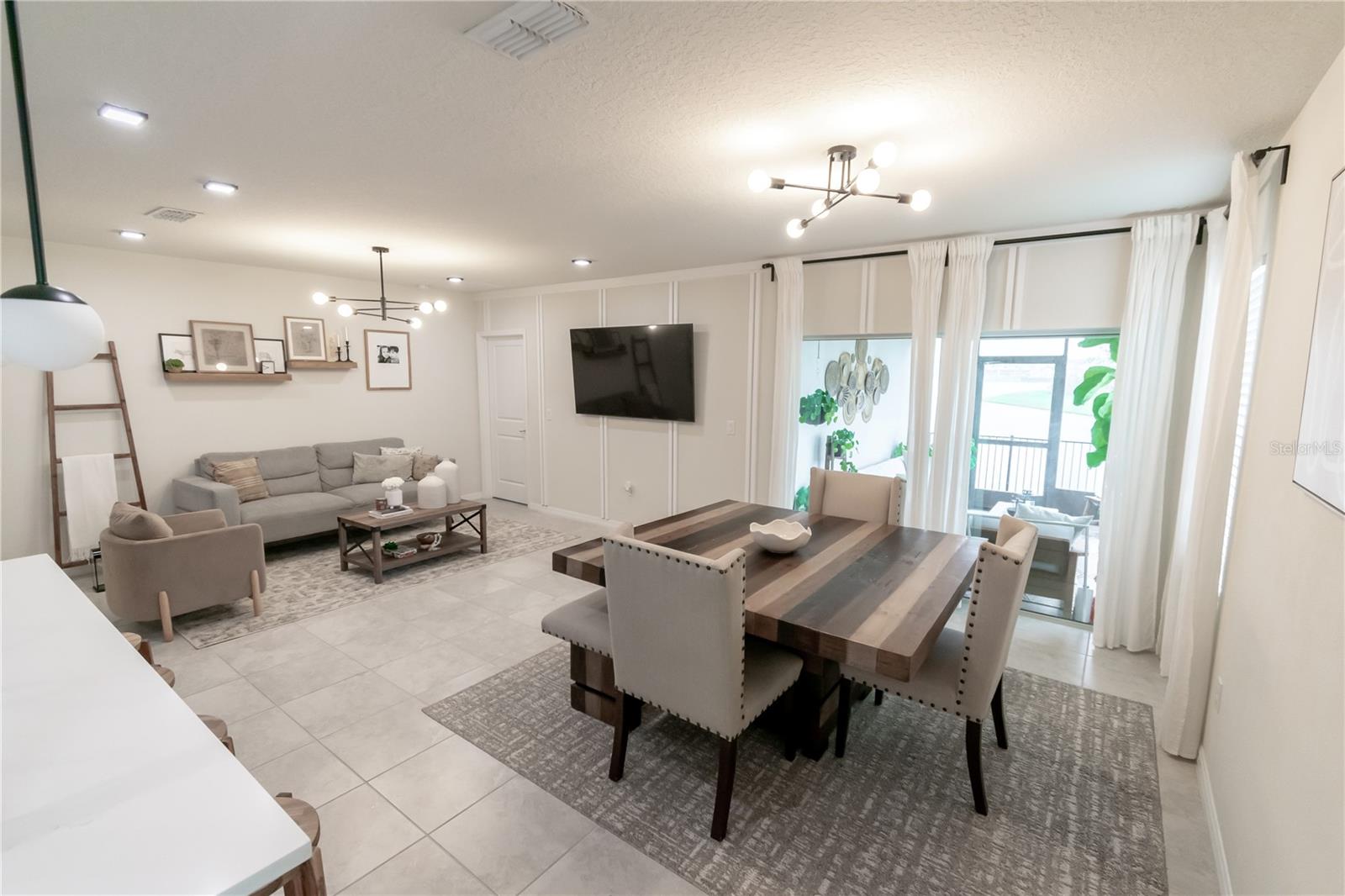 Image 4 of 29 For 5146 Royal Point Avenue