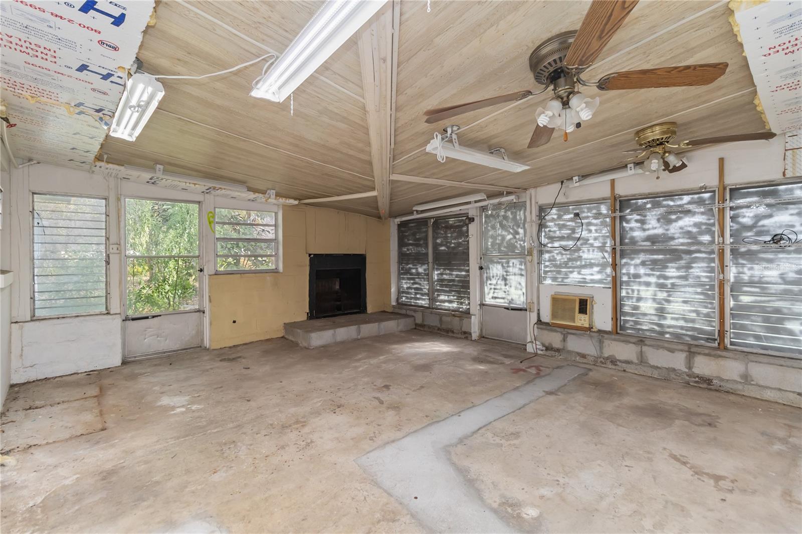 Image 21 of 38 For 1730 Neptune Road