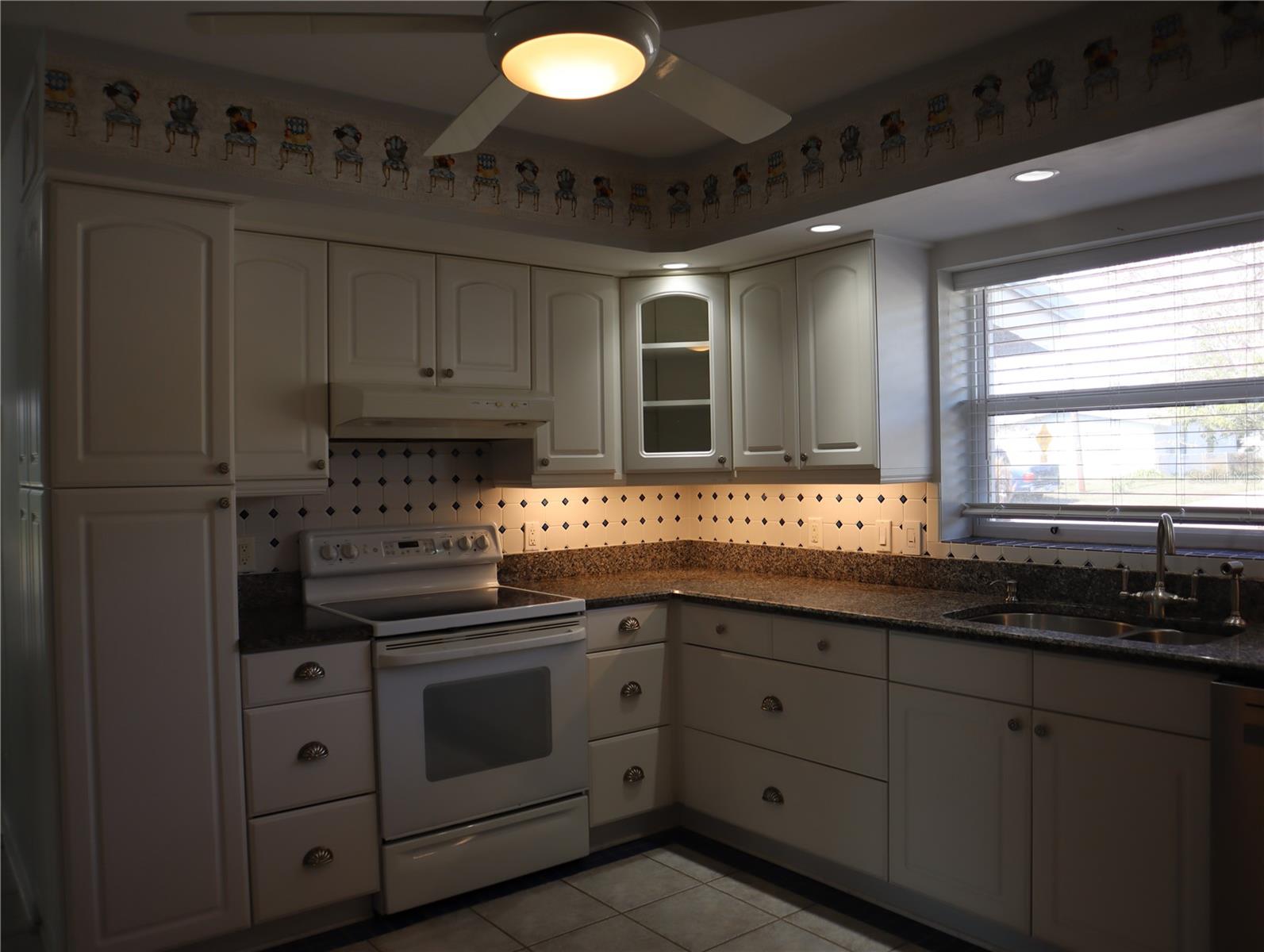 Image 15 of 26 For 940 Oleander Drive Se