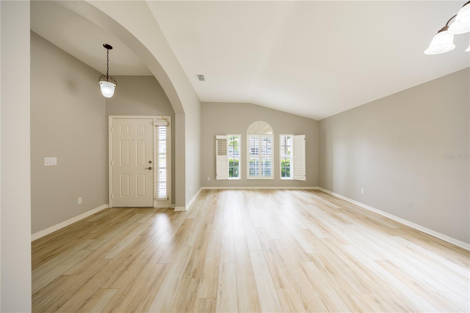 Image 17 of 42 For 9933 Portofino Drive