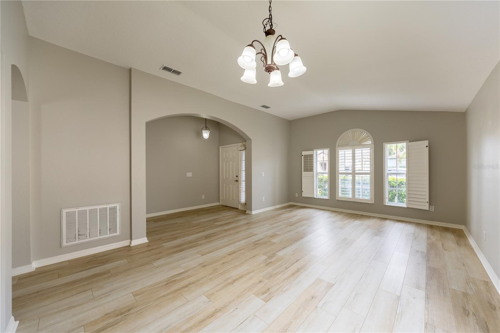 Image 18 of 42 For 9933 Portofino Drive