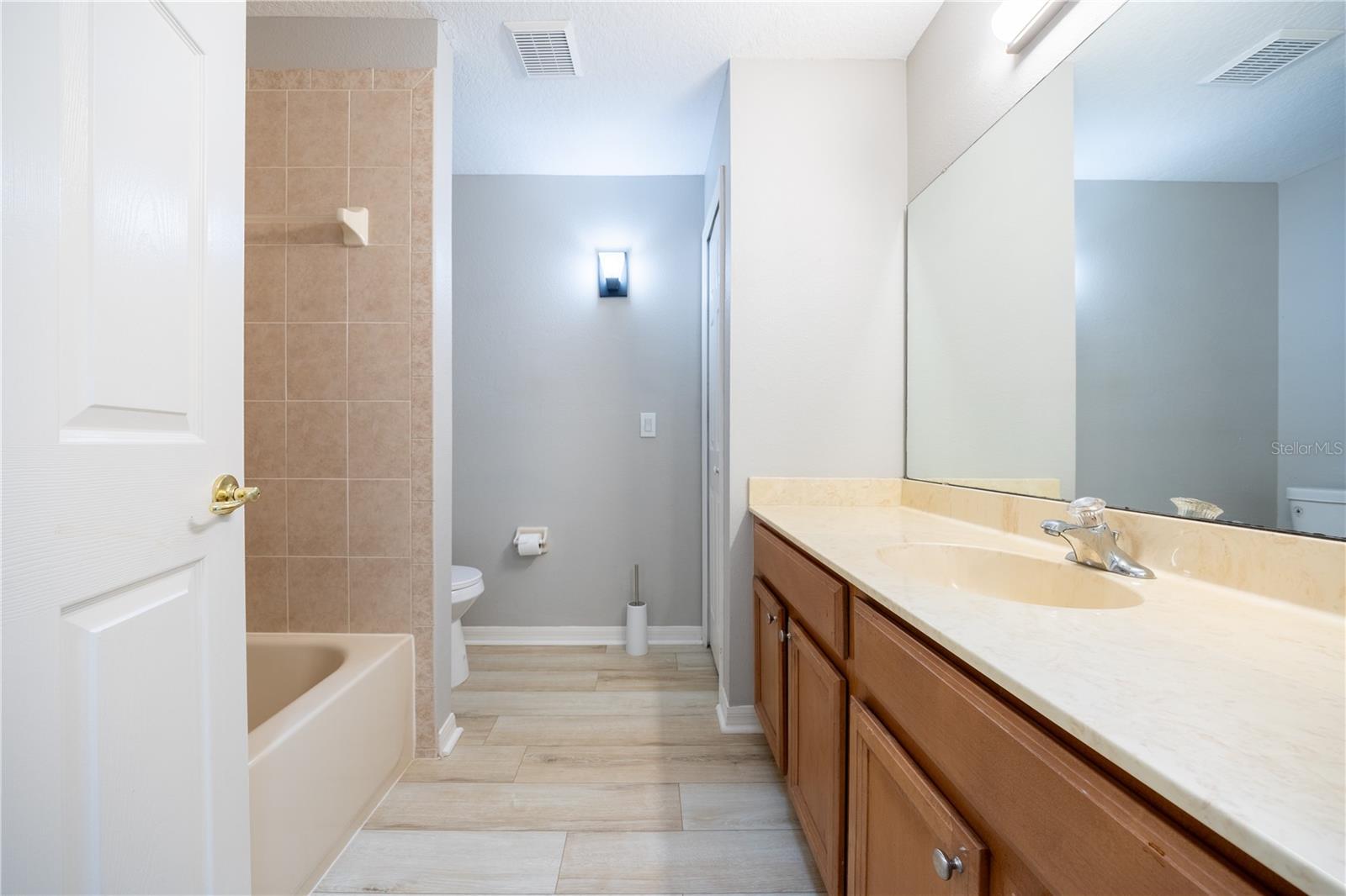 Image 23 of 42 For 9933 Portofino Drive