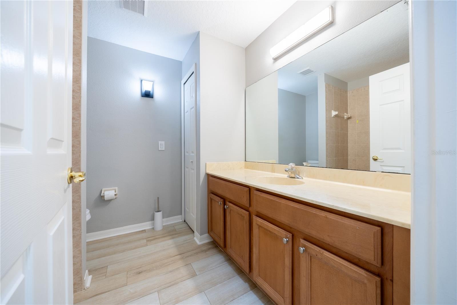 Image 24 of 42 For 9933 Portofino Drive