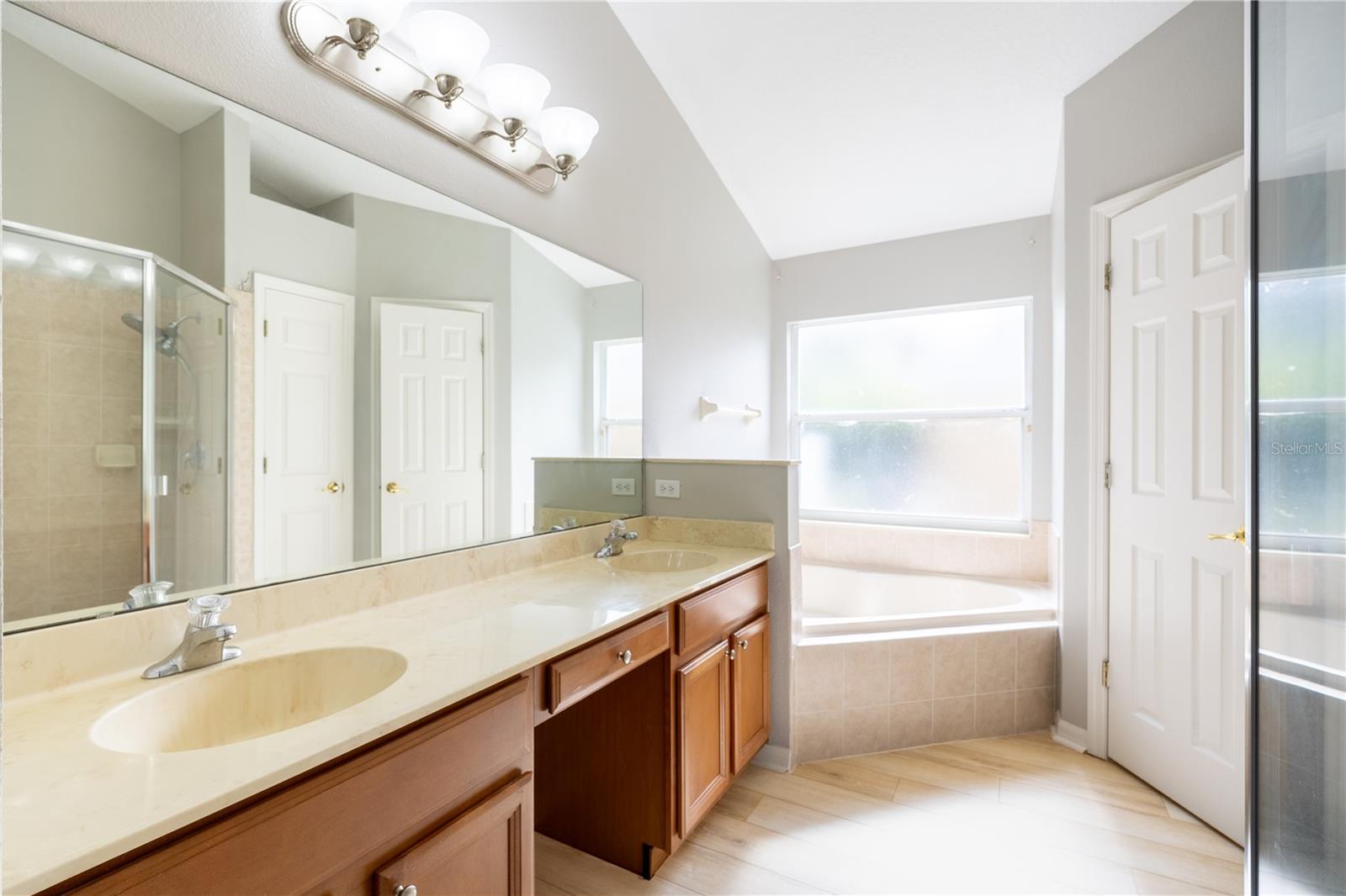 Image 27 of 42 For 9933 Portofino Drive