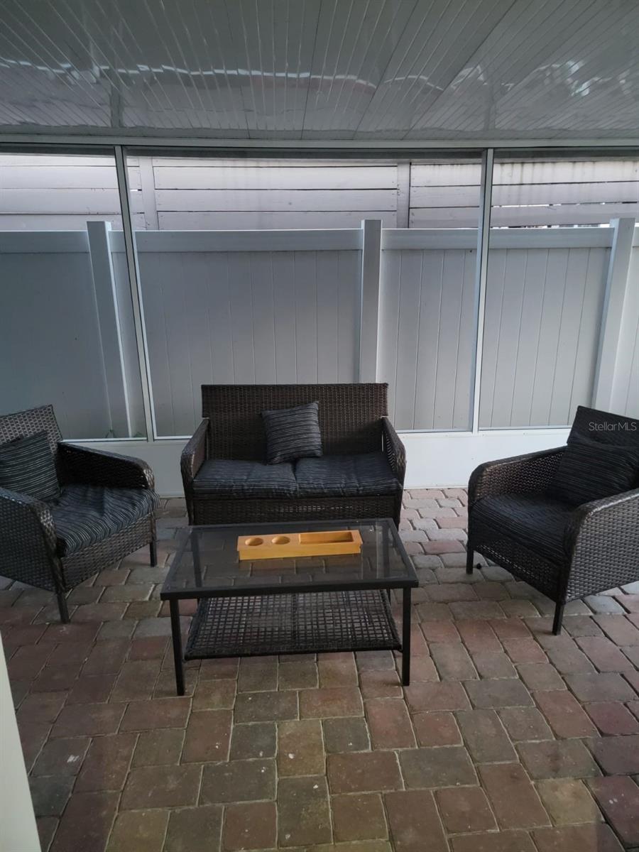 Image 3 of 11 For 2302 Rochelle Avenue 1