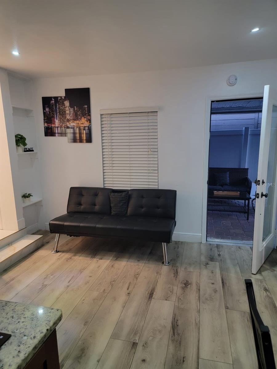 Image 6 of 11 For 2302 Rochelle Avenue 1