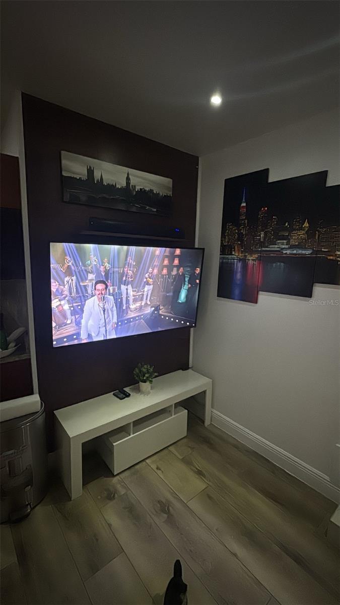 Image 8 of 11 For 2302 Rochelle Avenue 1