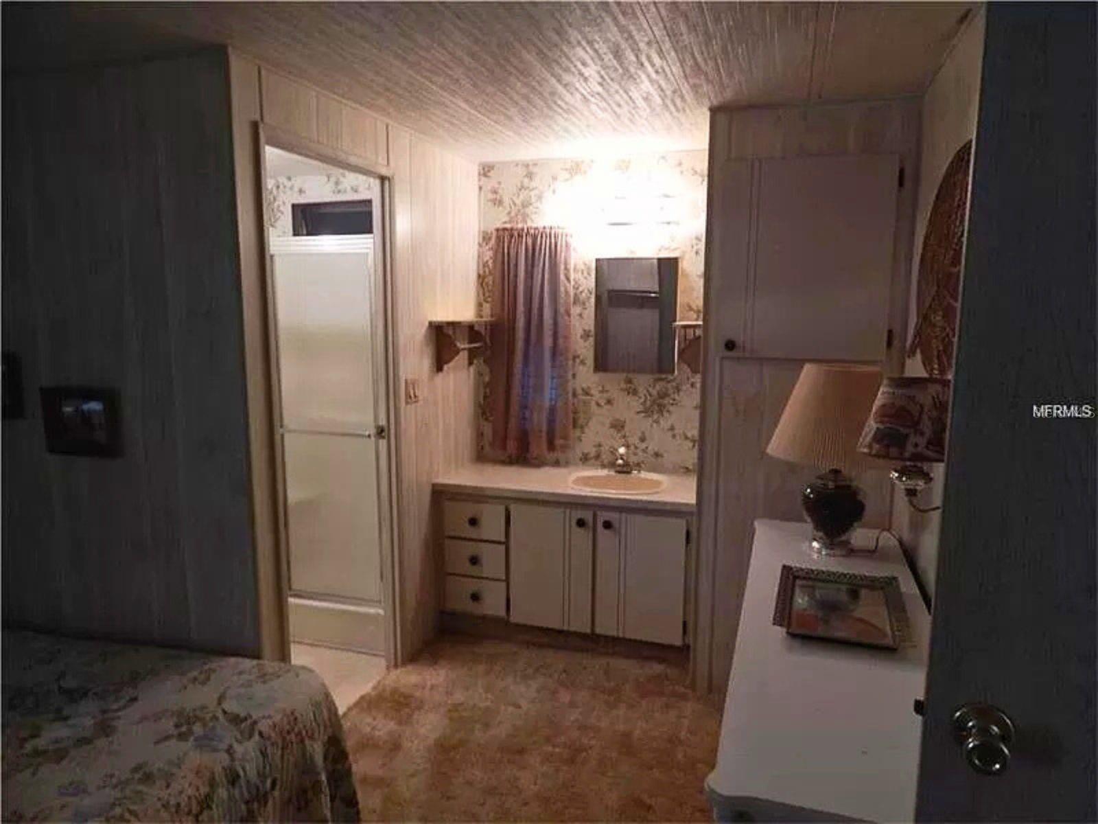 Image 7 of 19 For 498 Longwood Drive