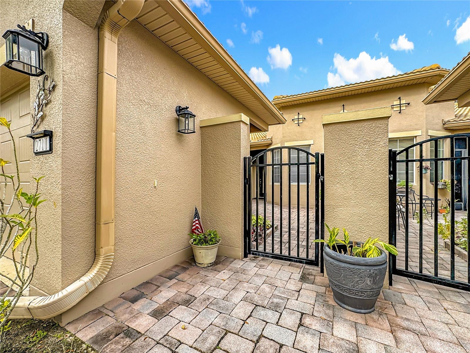 Image 11 of 77 For 2711 Palm Tree Drive